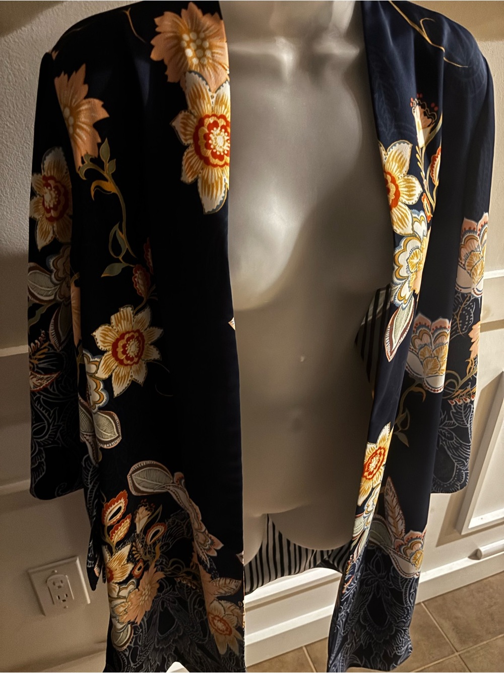 Chico's Drama Printed Kimono Jacket / Toppe Navy Floral Open Kimono Jacket -